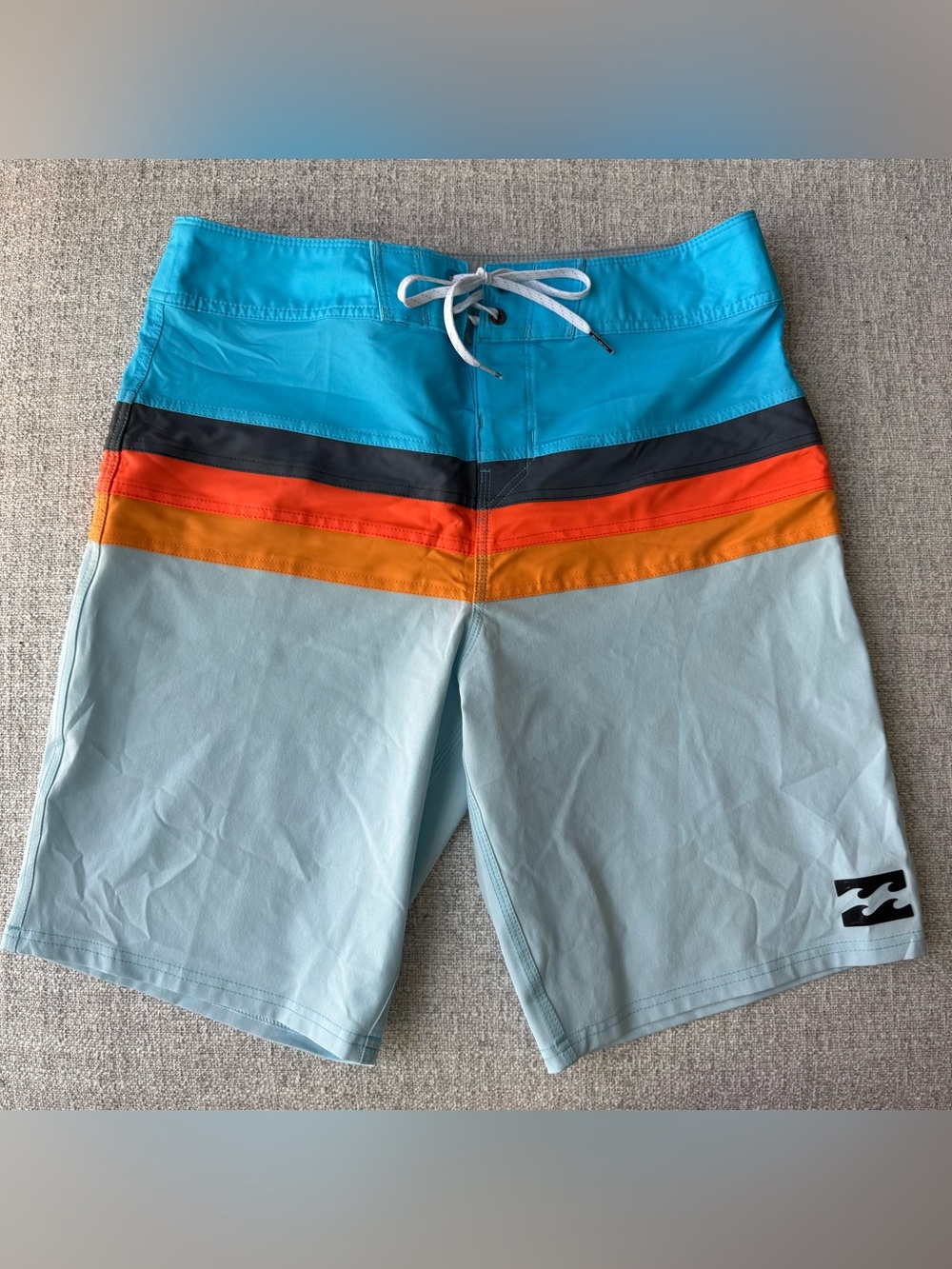 Billabong Momentum Boardshorts Size 31